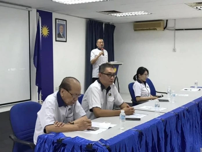 「火箭要選票時低聲下氣」 　陳德欽：過後就忘恩負義