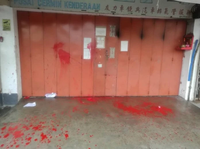 離職8年員工借阿窿　連累前僱主分店遭潑紅漆