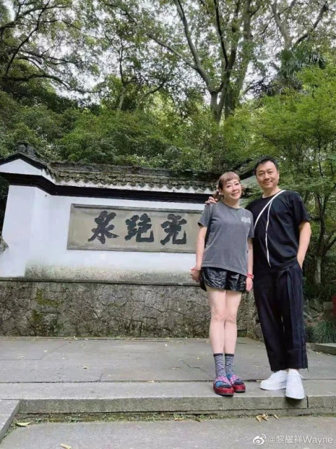 黎耀祥被野生捕獲　老婆舉動獲大讚識相：發達有理！