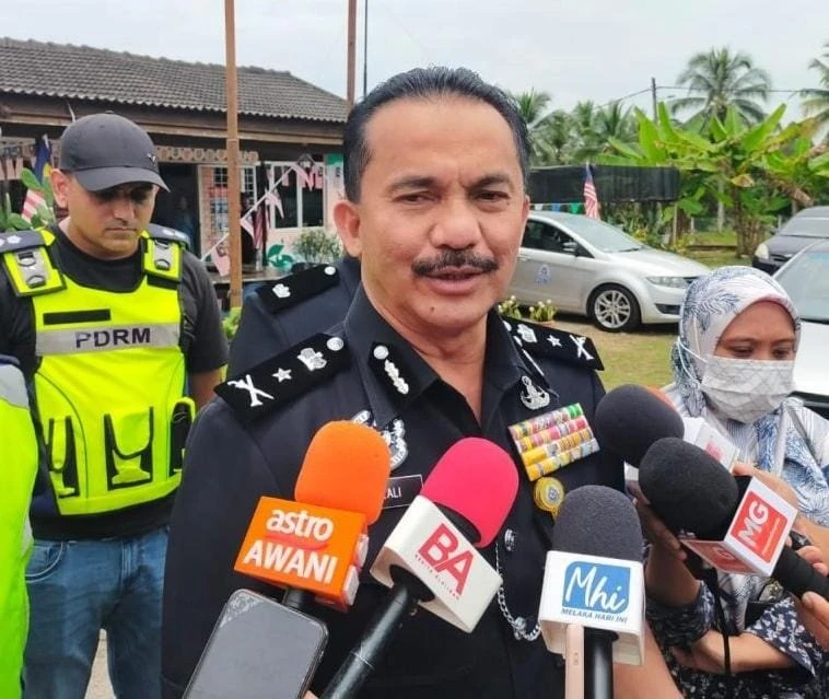 死者是情侶關係　雙雙車內吸過量廢氣