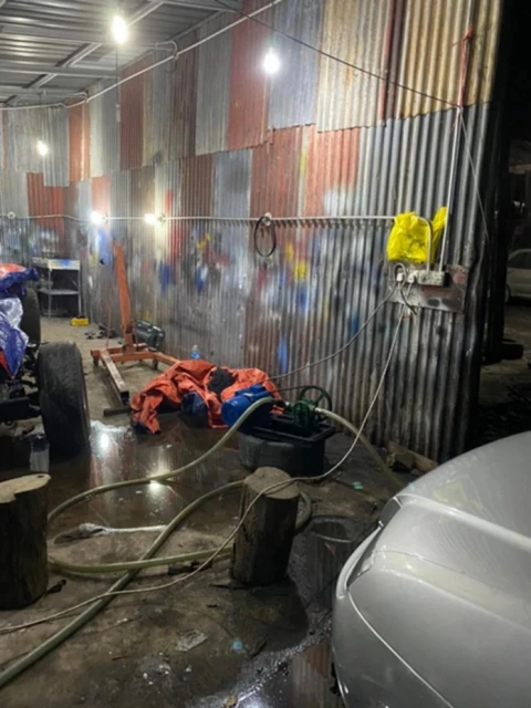 警突擊甘拜園貨倉 破獲柴油走私扣6嫌