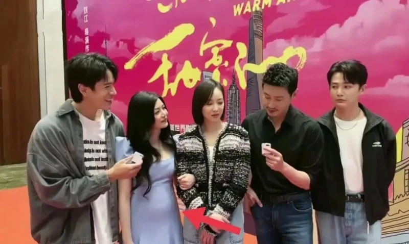 胖了還是懷孕了？　陳妍希捧花擋肚網狂猜