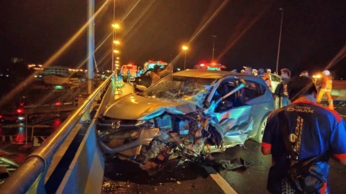 本田轎車反方向行駛迎面撞上邁威 2男4女輕重傷