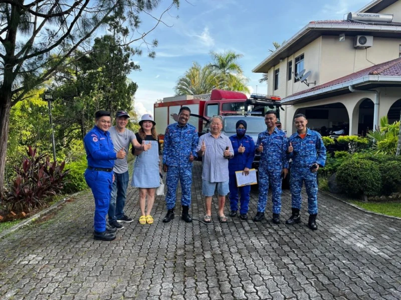 百林吉丁岸住宅  發現長約15尺蟒蛇