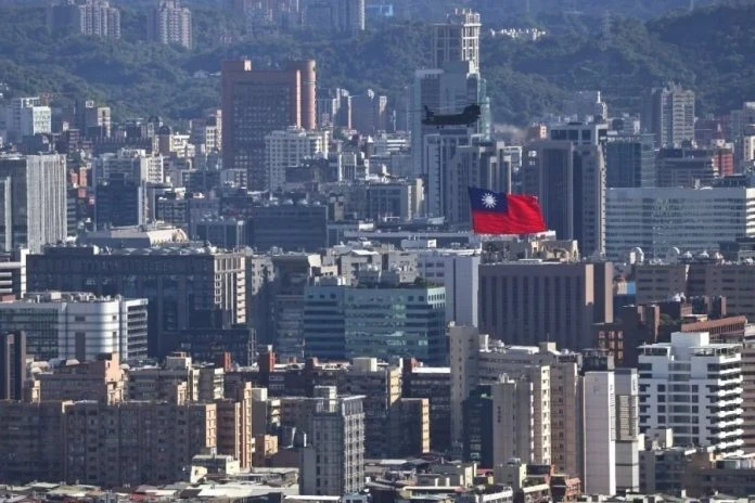 台灣推行就業金卡將四證合一　供外國專才申請到台工作