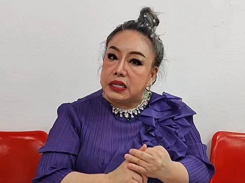 吃男星豆腐掀衣聞腋下被轟爆　富婆網紅稱只是節目效果