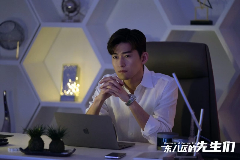 新劇扶王曉晨「扯到內衣帶」橋段惹議　張翰挨批油膩猥瑣