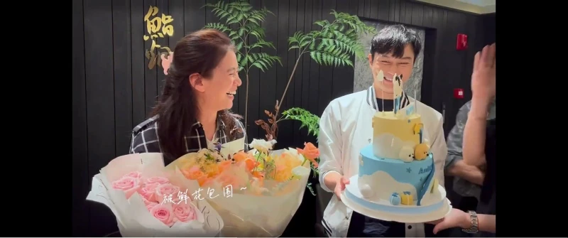 張智霖為袁詠儀慶51歲生日　夫妻當眾親吻擁抱曬恩愛