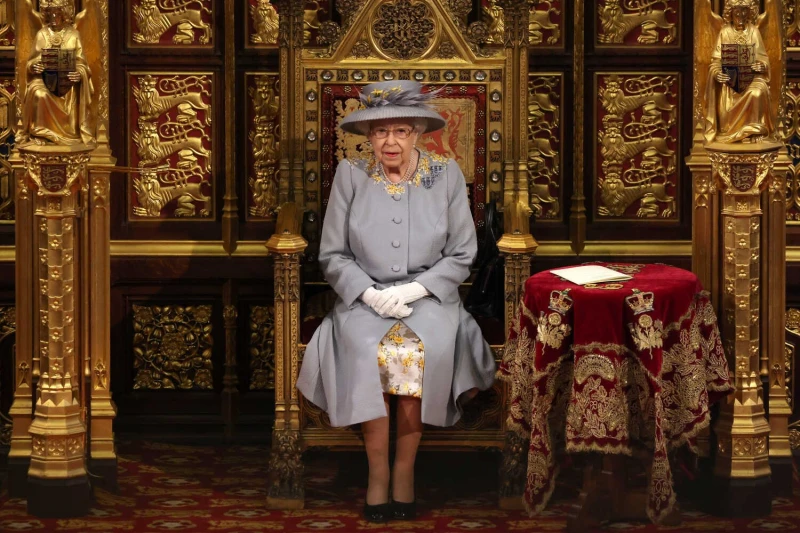 【英女王駕崩】艾爾頓強、滾石樂團主唱發文哀悼　皇室劇《王冠》拍攝喊停