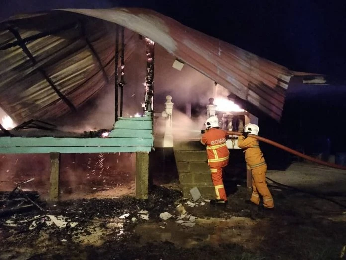 祝融清晨訪閩甘榜 1屋燬85%幸無傷亡