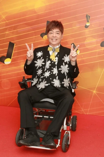 坐輪椅開唱被女星評「慘不忍睹」　69歲張偉文怒反擊