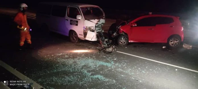 2車相撞駭人車禍 9乘客獲及時治送