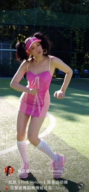 粉紅芭比上身大跳BlackPink新歌　51歲鍾麗緹逐一回復負評