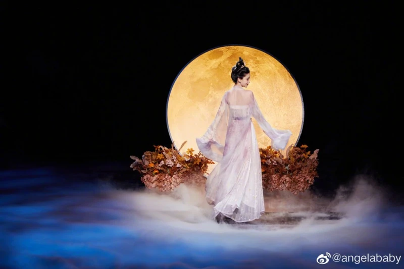 5大女星爭妍鬥麗　迪麗熱巴春光乍泄Baby扮嫦娥