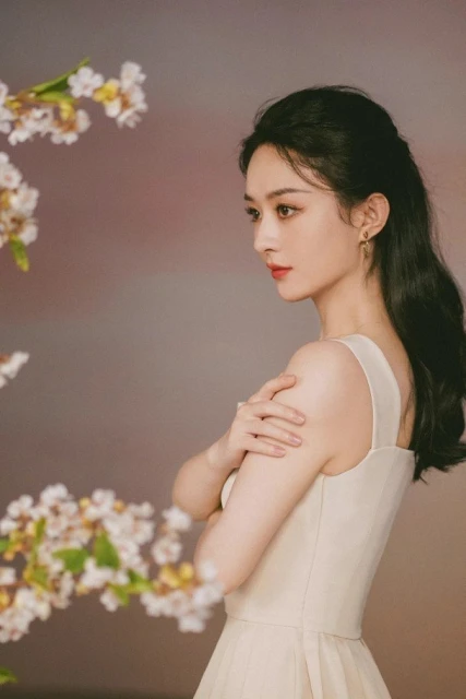 5大女星爭妍鬥麗　迪麗熱巴春光乍泄Baby扮嫦娥