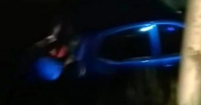 轎車U轉遭撞失控衝進溝　司機頭部重創亡