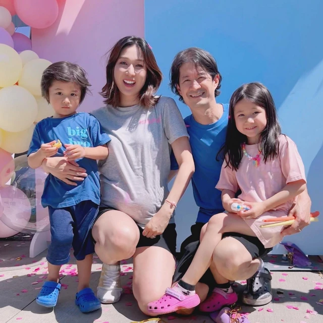 美爆的孕婦寫真！　鍾嘉欣曬白滑無紋巨肚