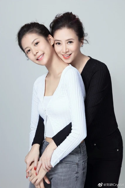 為女兒接拍《寧安如夢》　53歲翁虹顏值完勝90後白鹿