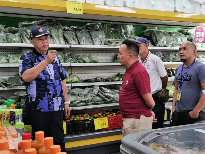 盧遠東率甘拜園社區團隊 推廣廉價銷售計劃