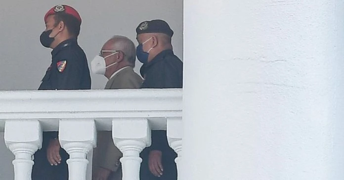 納吉換抗壓藥後「健康糟糕」　法官允提前休庭下午送院