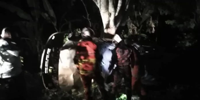 拿篤發生汽車翻覆墜山坡  釀2死4傷慘劇