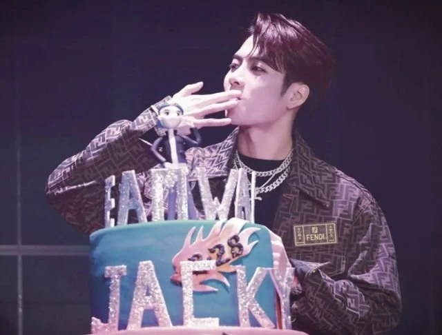 王嘉爾捲入李易峰嫖妓風波　被曝和網紅灣灣關係密切