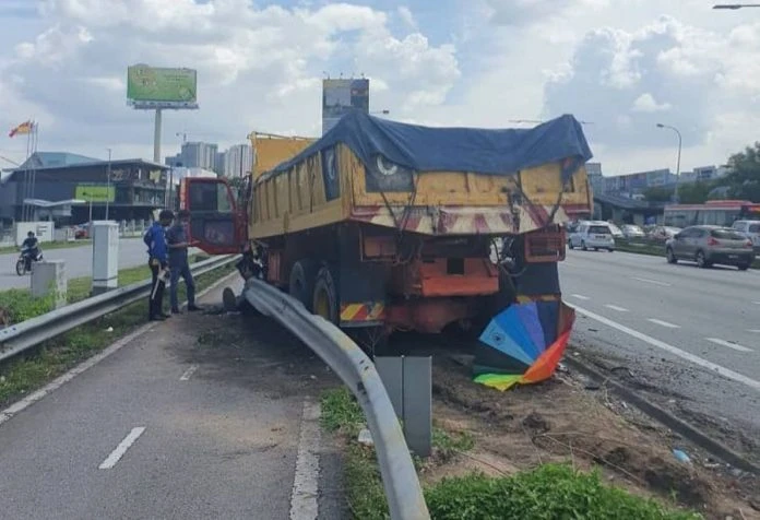 羅里疑剎車失靈猛撞3車　所幸無傷亡