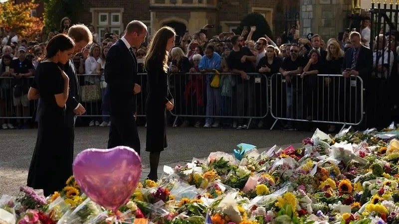 【英女王駕崩】梅根想握手致意被無視　女子撇頭裝沒看到