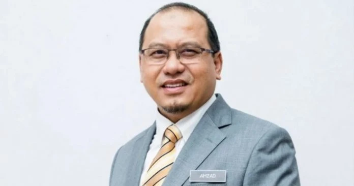 副部長呼吸困難　被緊急送院