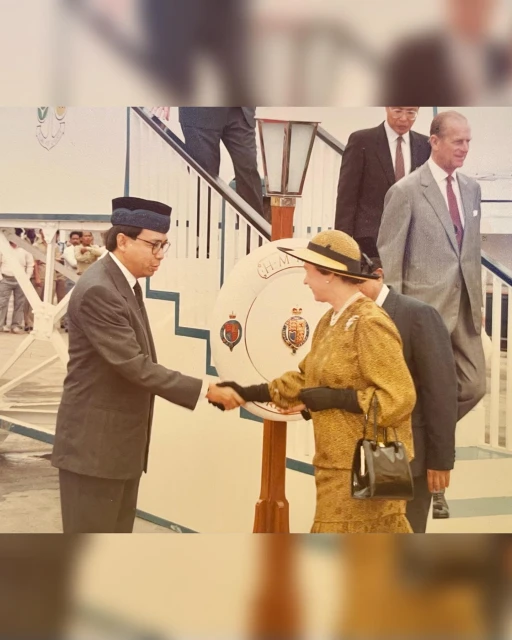 曾到巴生王宮享用午餐　雪蘇丹悼念英女王