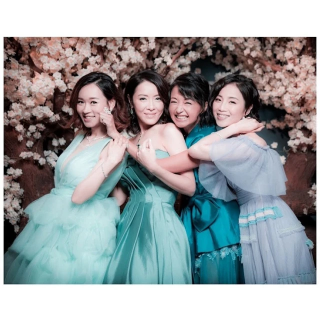 大方曬素顏照雀斑頸紋暴現　52歲李綺虹笑認更年期