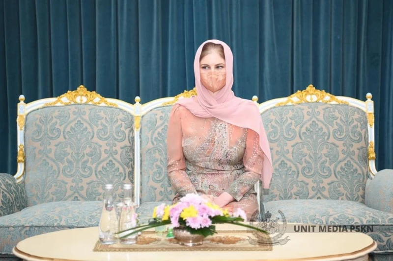 丹州蘇丹後首度亮相王宮