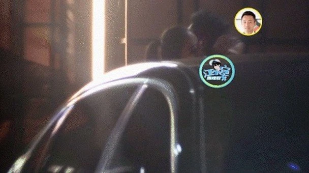 完全旁若無人！汪小菲張穎穎當街纏綿