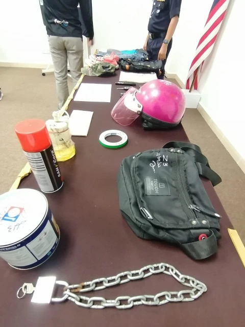 債仔淪阿窿跑腿　「潑紅漆350、鎖籬笆150」