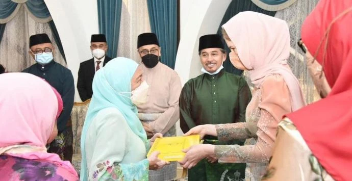 大馬丹州蘇丹後首次亮相！