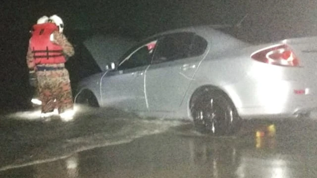 海邊垂釣車子「滑下海」 馬國男試圖肉身擋車慘死