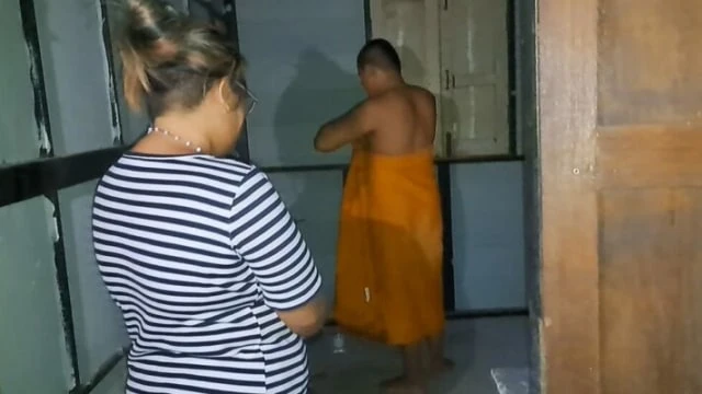 泰國僧侶僧舍約炮 被警方當場逮捕