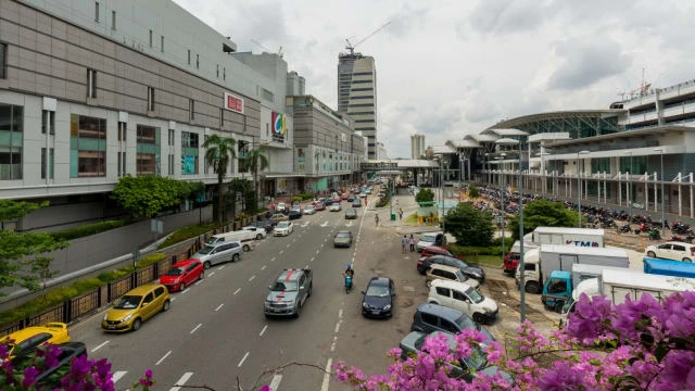 新山商場周末繼續熱旺 獅城客：價格明顯上漲 但仍可接受