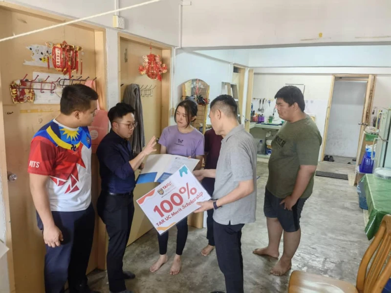 20歲貧困生棄學扛家計 彭拉大供100%獎學金留人