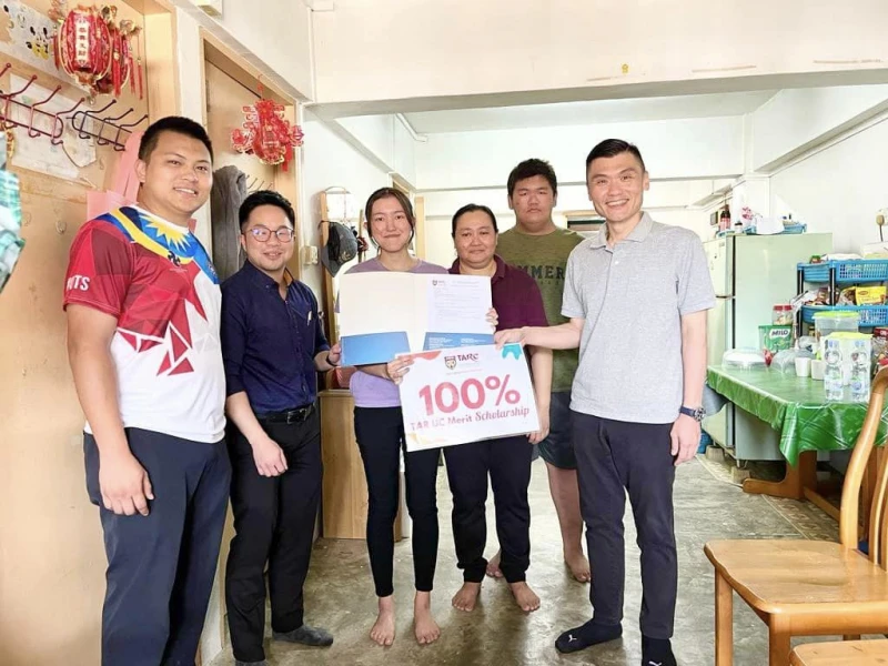 20歲貧困生棄學扛家計 彭拉大供100%獎學金留人