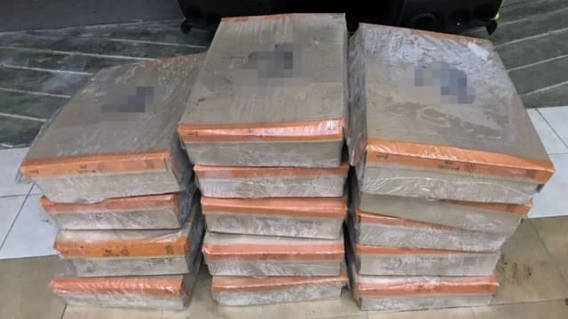 男子駕車從獅城越堤 企圖偷運14盒冷凍雞進馬國新山