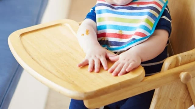 從新山餐館嬰兒椅摔下 馬兩歲童頭部重創亡