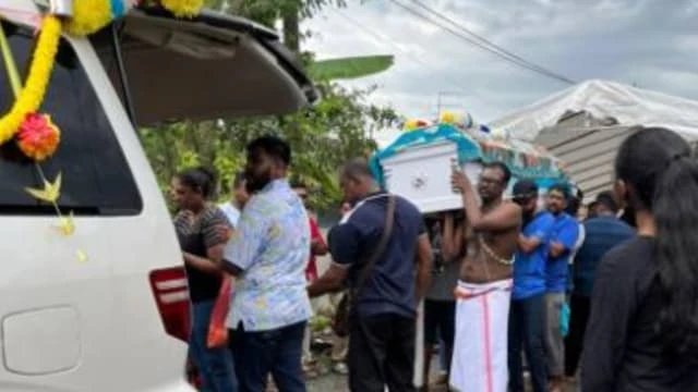 馬國男童踢翻嬰兒椅摔死 棺木擺最愛的巧克力出殯