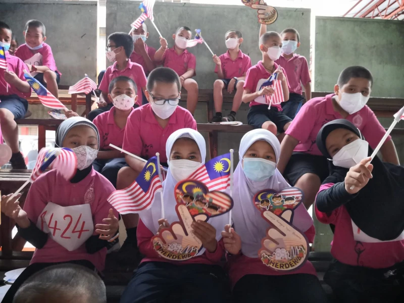 【2023大馬財案】所有中小學生開學援金 加碼至150令吉