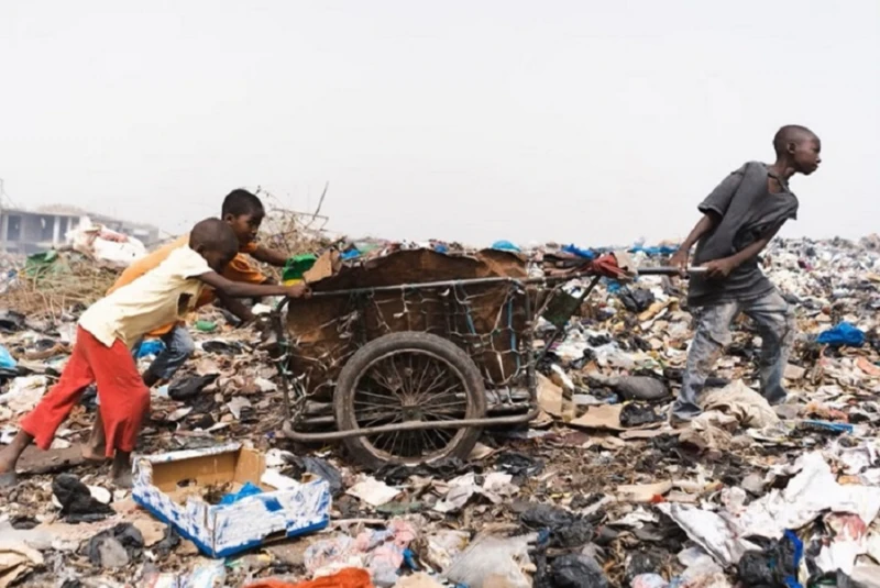 別以為捐贈舊衣服是在做善事，其實是在害了非洲人民