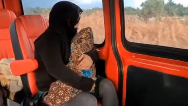 母親半夜哺乳太累睡著 馬國初生嬰兒不幸嗆奶身亡