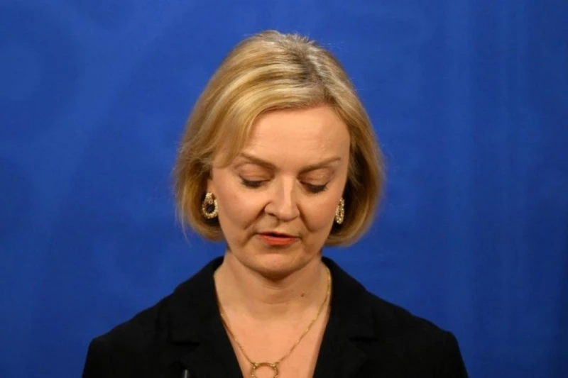 上任不到兩個月就「跛腳」　已故英女王末代首相隨時「走人」？