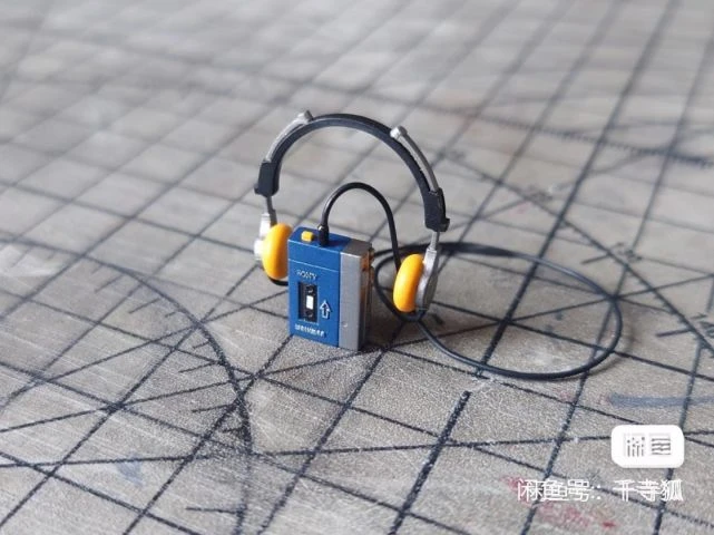 一位中國母親,正在夜之城「追尋」兒子生前的軌跡