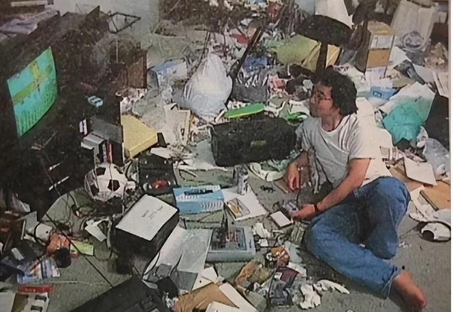 日本漫畫家因沉迷遊戲，小編每日到遊戲店抓人趕稿，氣到妻子離婚