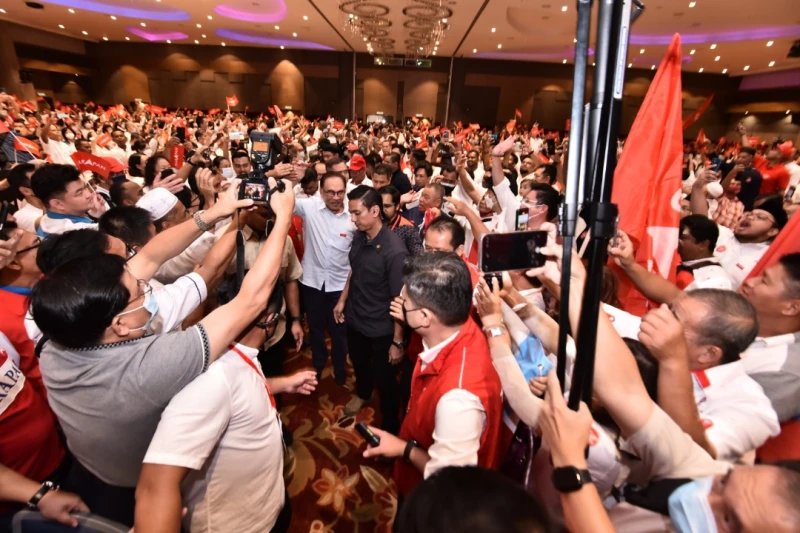 【大馬選舉】安華上陣打捫國席 獲推舉為希盟首相人選